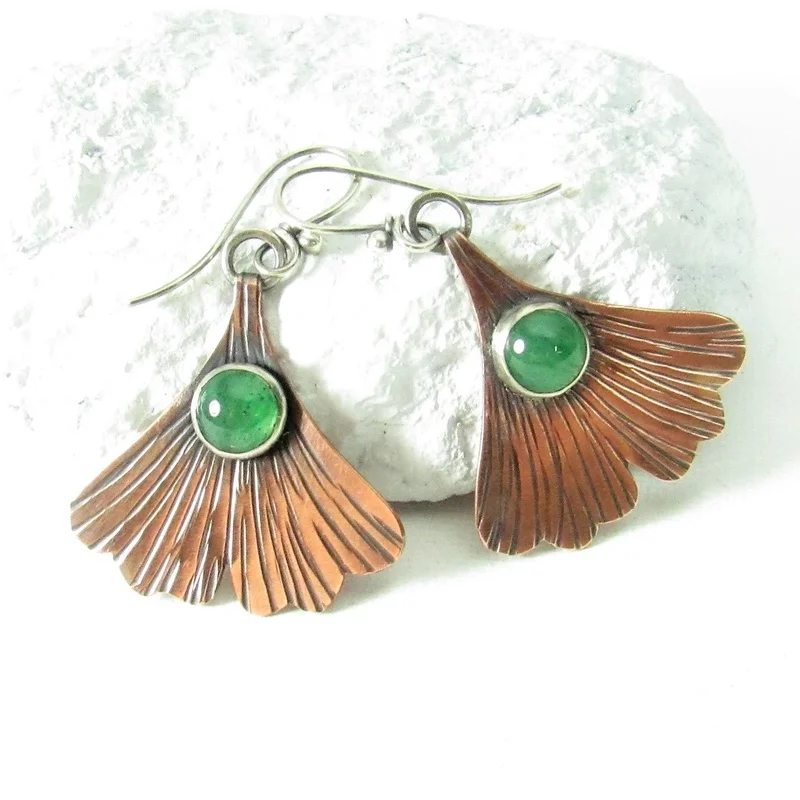 

Classic Scalloped Metal Embellished Green Stone Earrings Vintage Women's Bronze Hand Carved Striped Drop Earrings