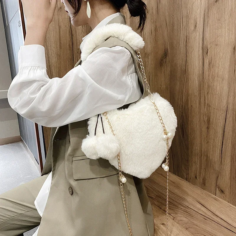Романтичные пушистые сумки для женщин 2024 плюшевый вечерний клатч с цепочкой