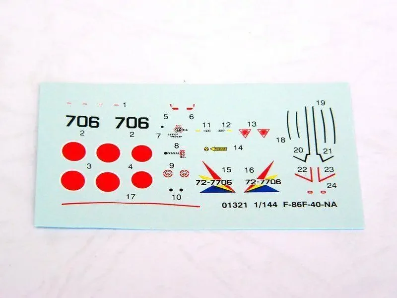 Trumpeter 01321 Комплект пластиковой модели Sabre 1/144 F-86F-40-NA