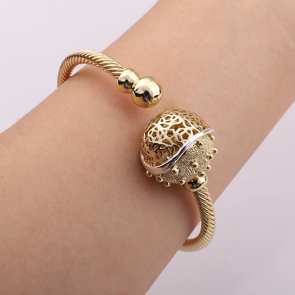 

Gold Color Hollow Round Design Bracelet Cuff Bracelet Daily Versatile Jewelry Accessories Valentine's Day Christmas Gift
