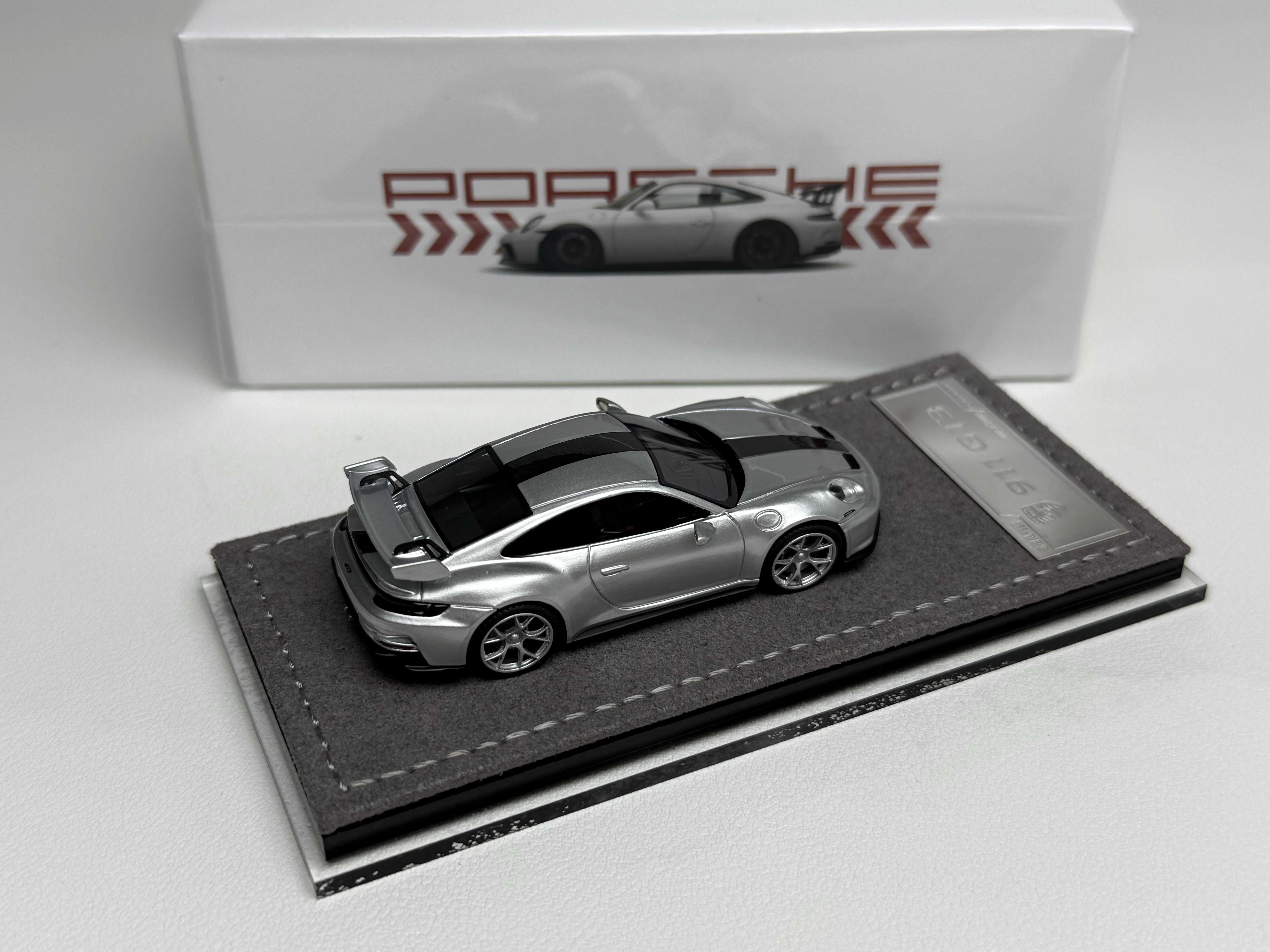 Масштаб 1:64, новая модель 911 GT3 серебристого цвета, статическая миниатюрная имитация автомобиля из смолы, предмет декора для комнаты, праздничный подарок. (art.: 3920dad577be3) - 3920dad577be3