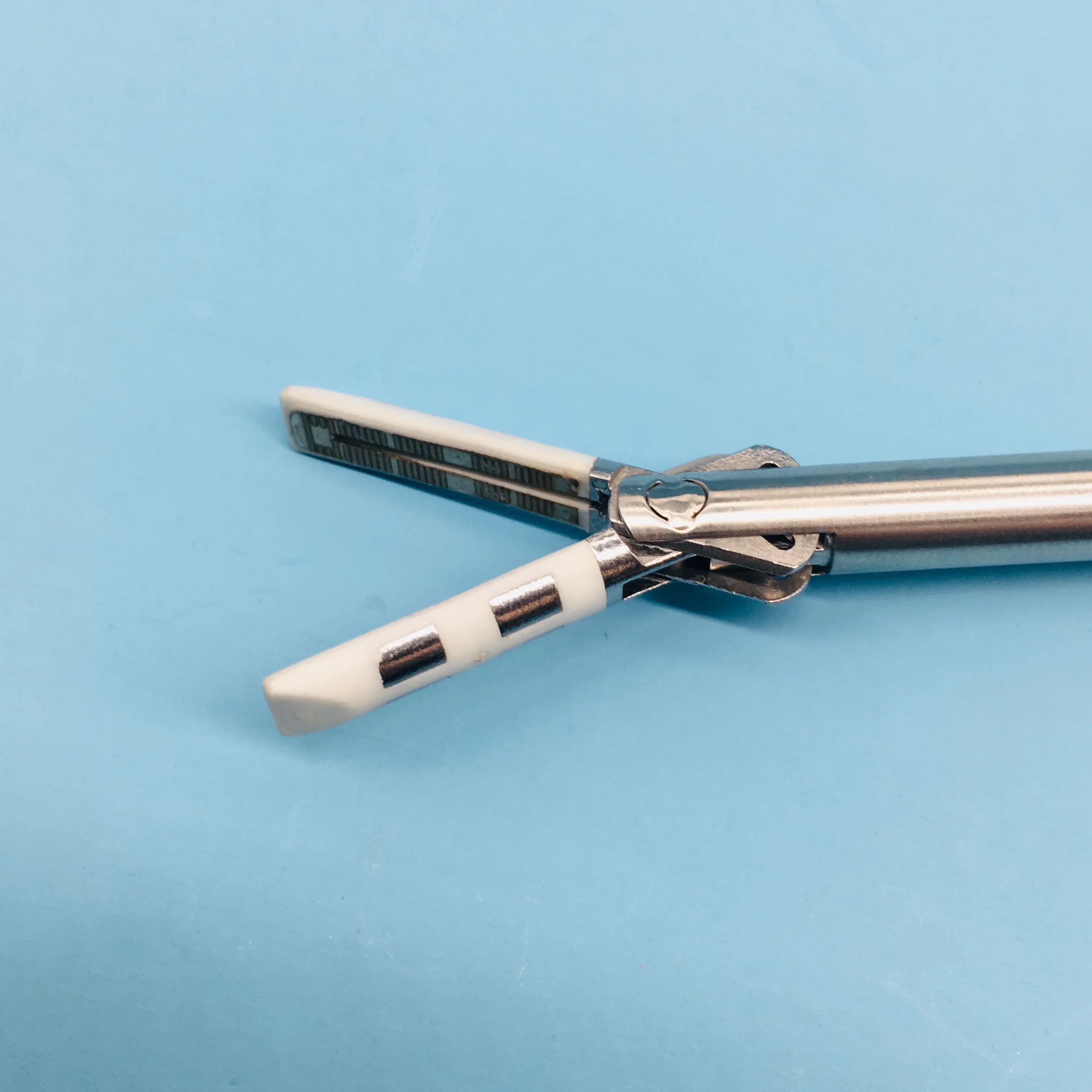 

Laparoscopic Operation scissors bipolar coagulation forceps