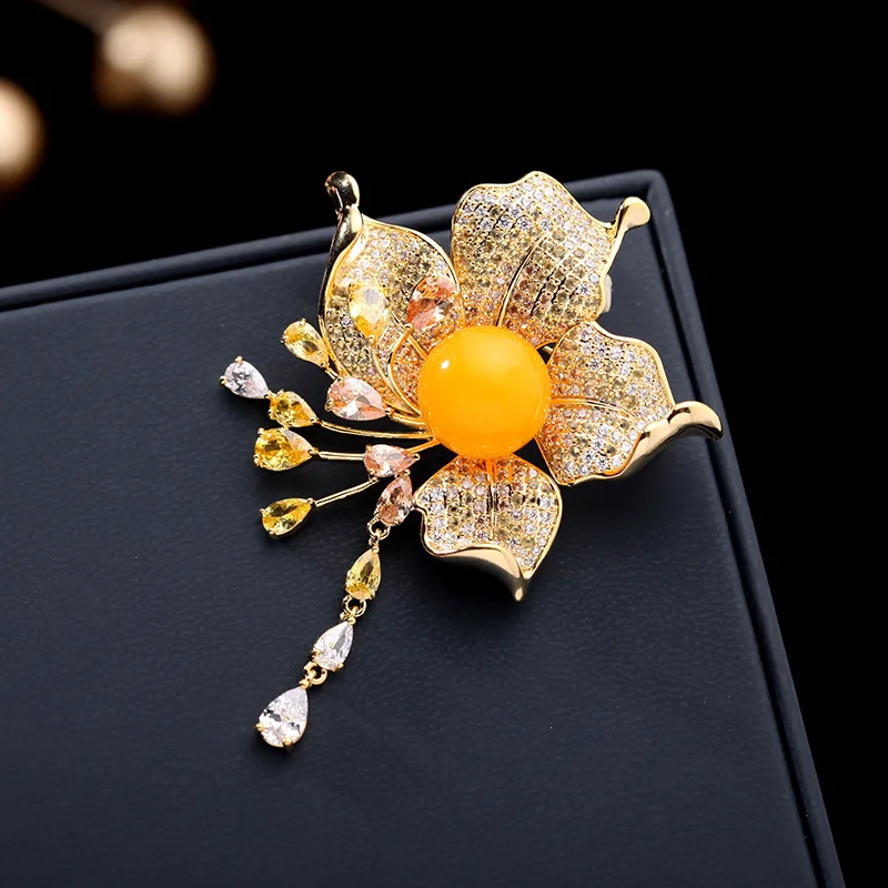 

2022 New Fashion High-end Colorful Zircon Corsage European and American Coat Coat Accessories Pin Pearl Tassel Flower Brooch