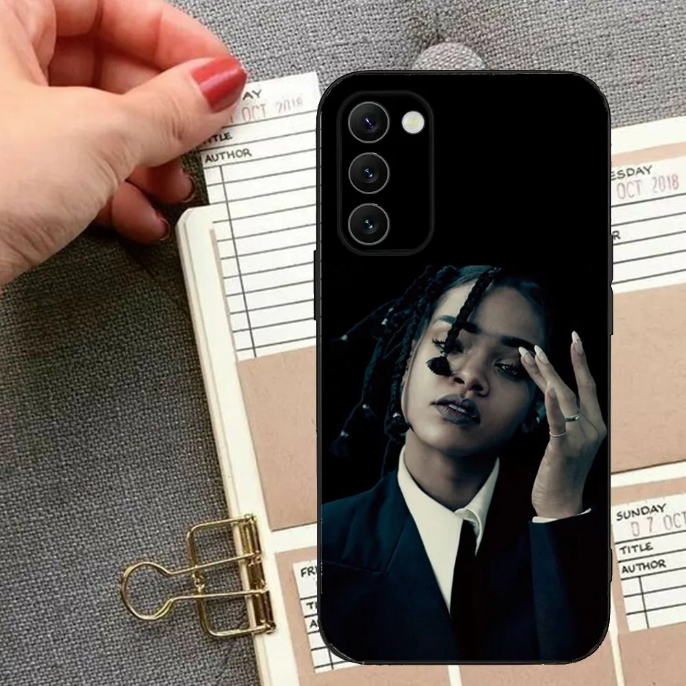 Singer R-RIHANNAS-S Phone Case For Samsung S24 23 22 30 21 10 9 Ultra Plus Lite FE 5G Black Soft