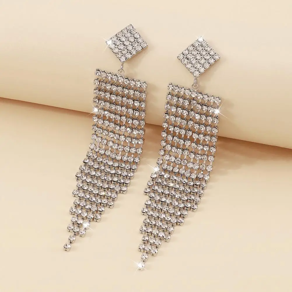 

1 Pair Attractive Lightweight Everyday Wear Bright Luster Rhinestone Dangle Earrings Women Drop Earrings for Banquet