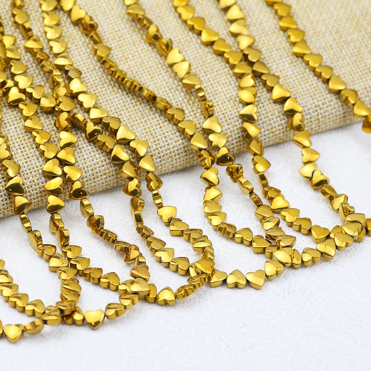 Натуральное покрытие золотой гематит камень в форме сердца прокладки свободные