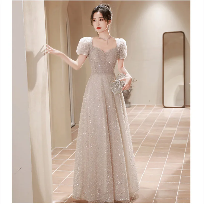 

Женское шифоновое платье-трапеция с квадратным вырезом и рукавами-фонариками