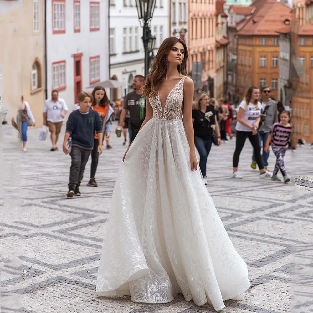 

Sexy Wedding Dresses Deep V-Neck Sleeveless Lace Appliques Bridal Gown 2022 Glitter Sequins Beaded Backless Bride Dress Custom