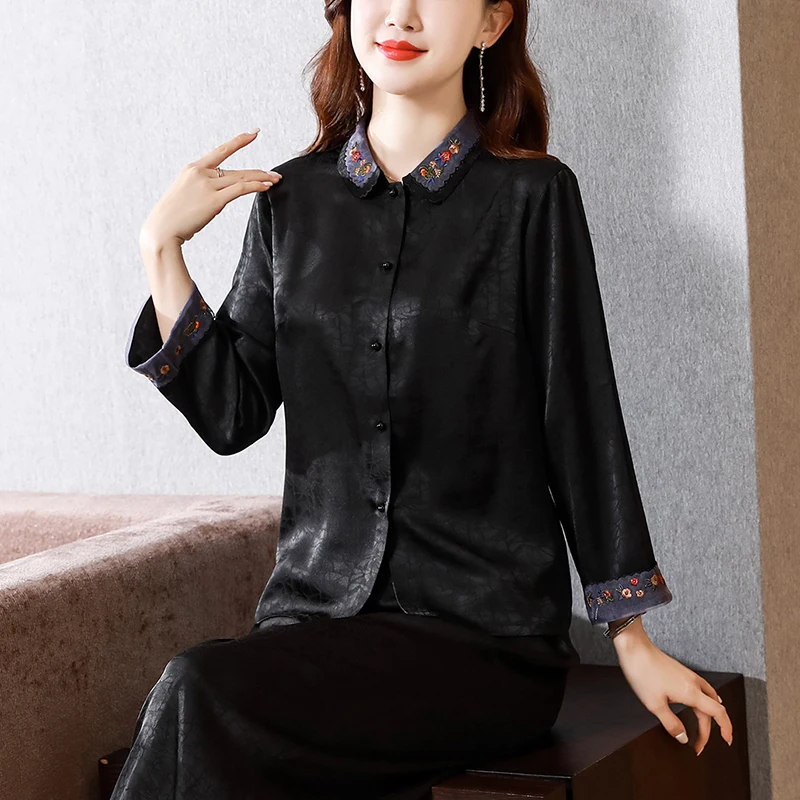 Женская шелковая рубашка-поло с вышивкой черная элегантная Облегающая