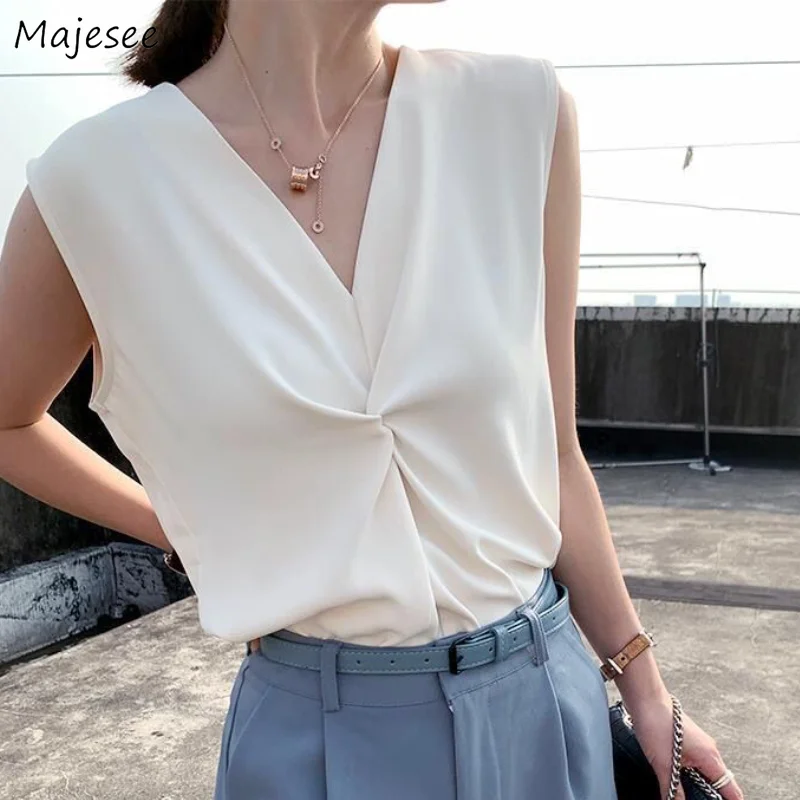 

Майка женская летняя со складками и V-образным вырезом