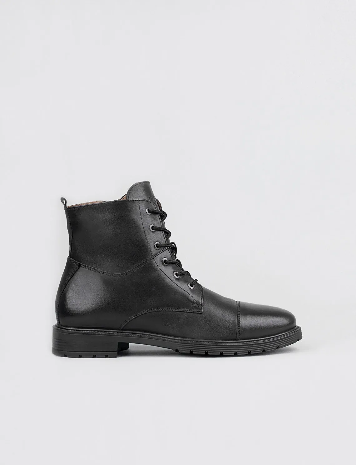

Genuine Leather Black Zipper Men Casual Boots