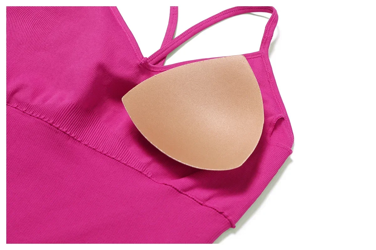 Женский спортивный комбинезон на бретельках с открытой спиной