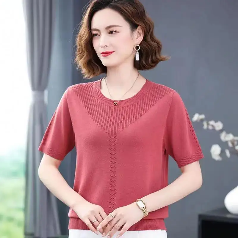 

Summer hollow ice silk short -sleeved pullovers female 2022 new summer middle -aged mother round neck solid knitted shirt female