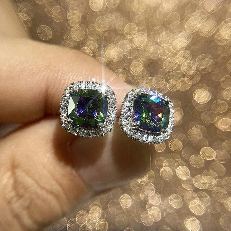 Роскошные женские серьги-гвоздики с фианитами серебряного цвета модные