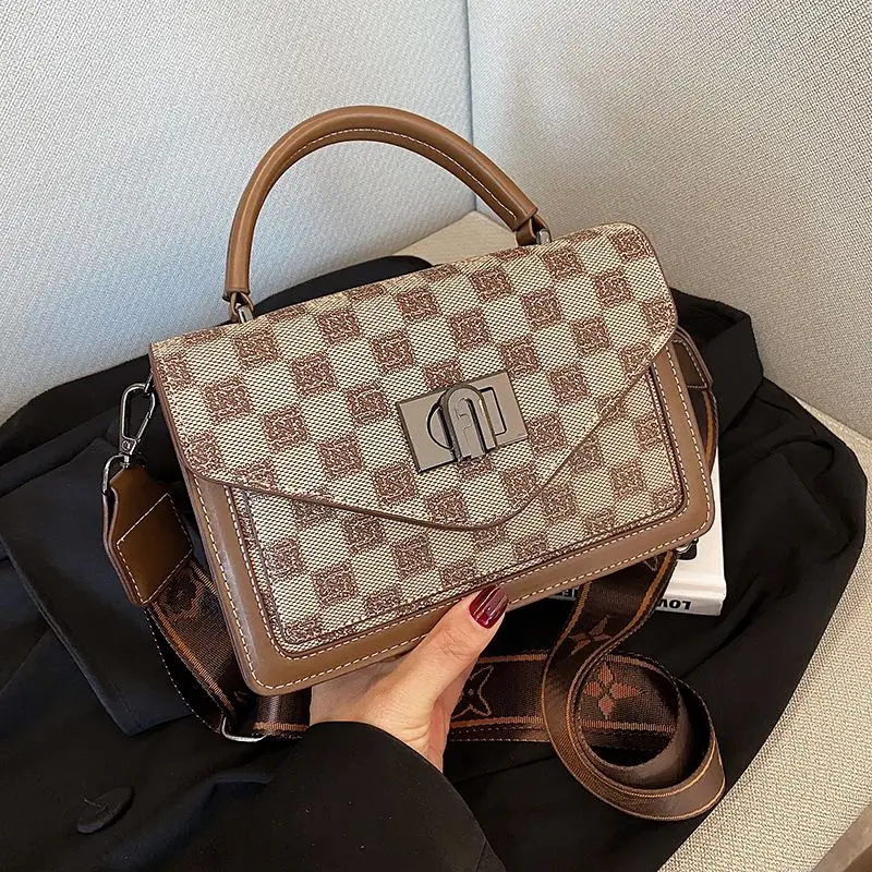 Leather texture fashion retro hand bag small square new fashion niche light luxury high sense crossbody bag