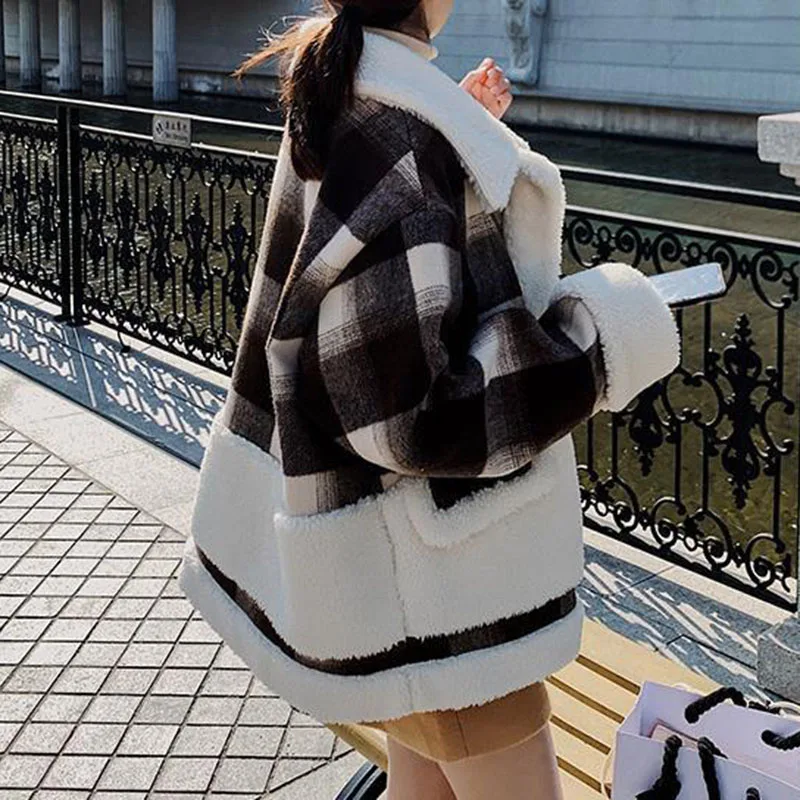 2022 Autumn Winter Plaid Jacket Women Elegant Chic Lamb Cashmere Patchwork Overcoat h Collar Thick Warm Coat Female top