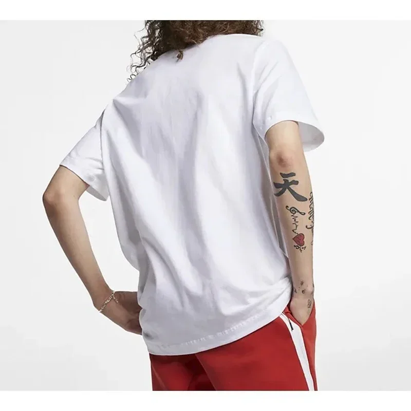 Оригинальная мужская футболка Nike с вышитым логотипом и круглым вырезом