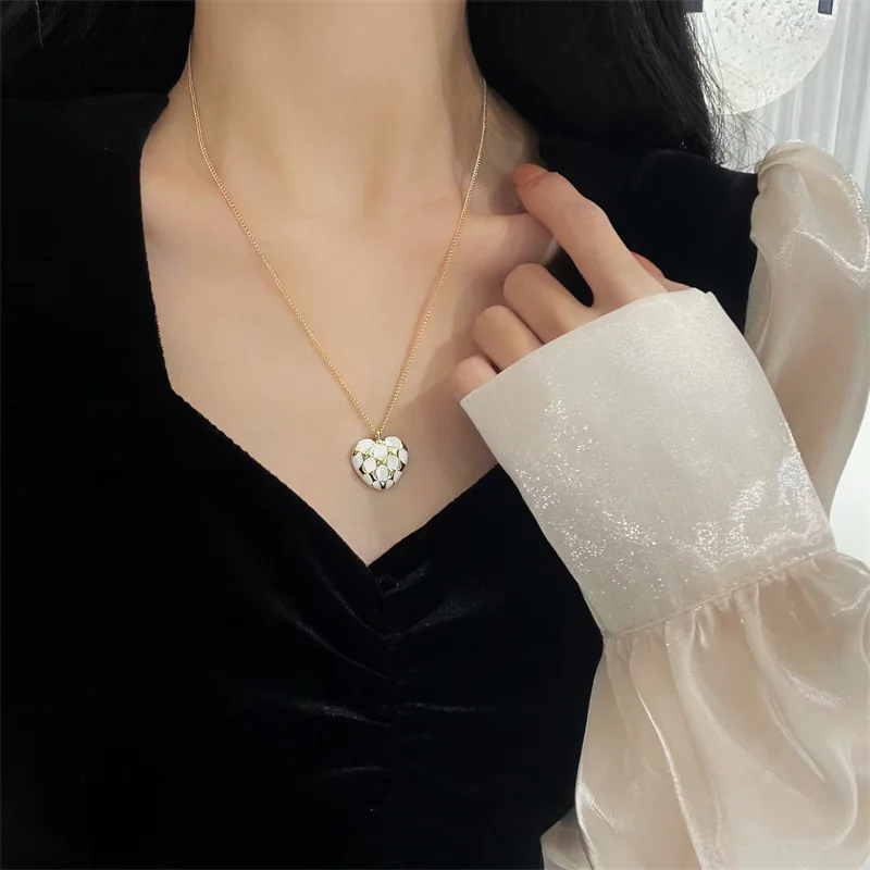 

New Spring High Design Necklace Women Luxury Plaid Heart Chain Necklace Wholesale