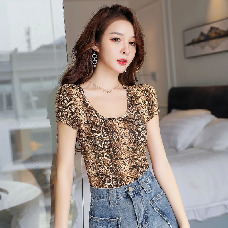 

2022 New Short Sleeve Band Waist Female Latin Dance Tops Leopard Print V-neck Sexy Shirt For Ballroom Belly Dancing Performamnce