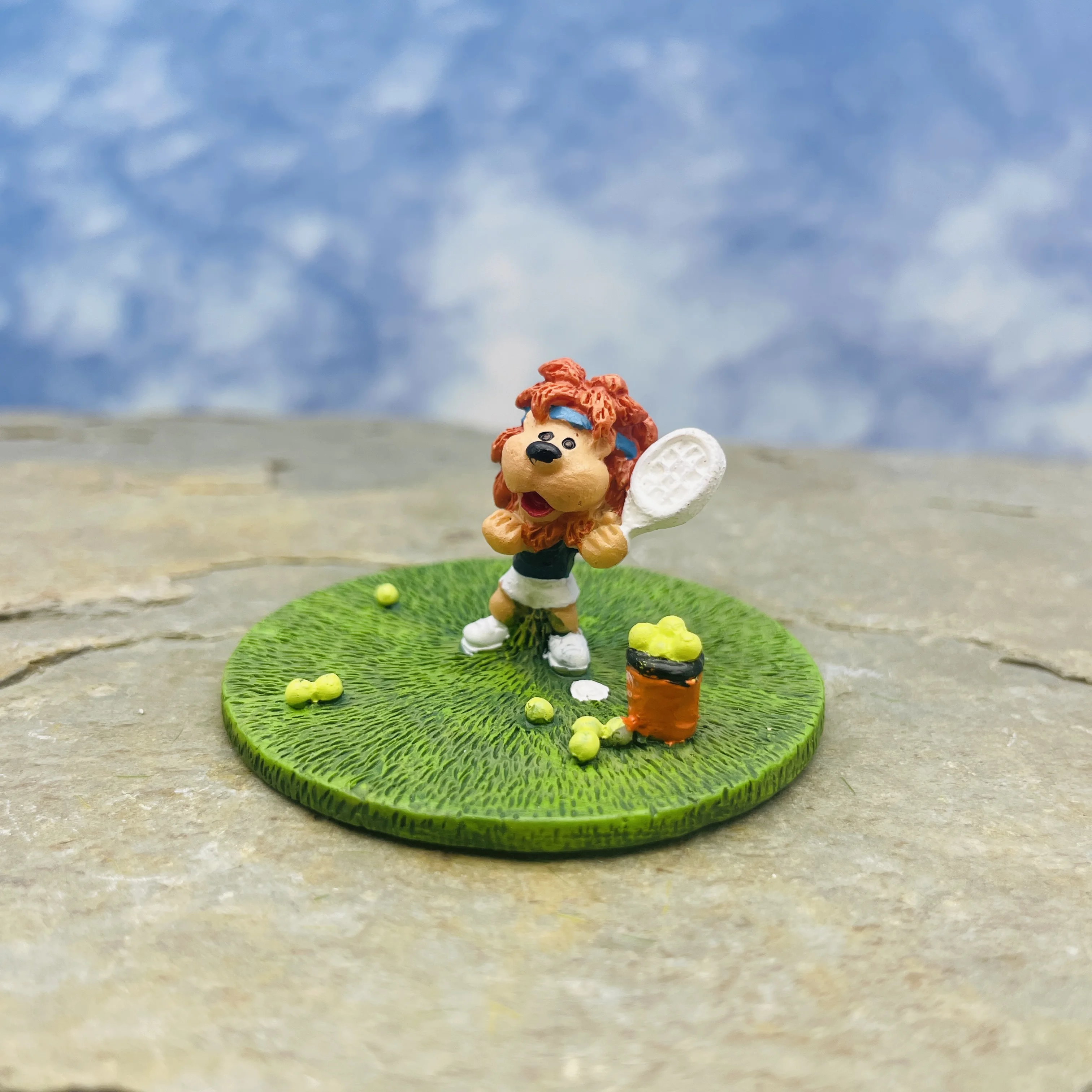 

Миниатюрная кукла для садового декора