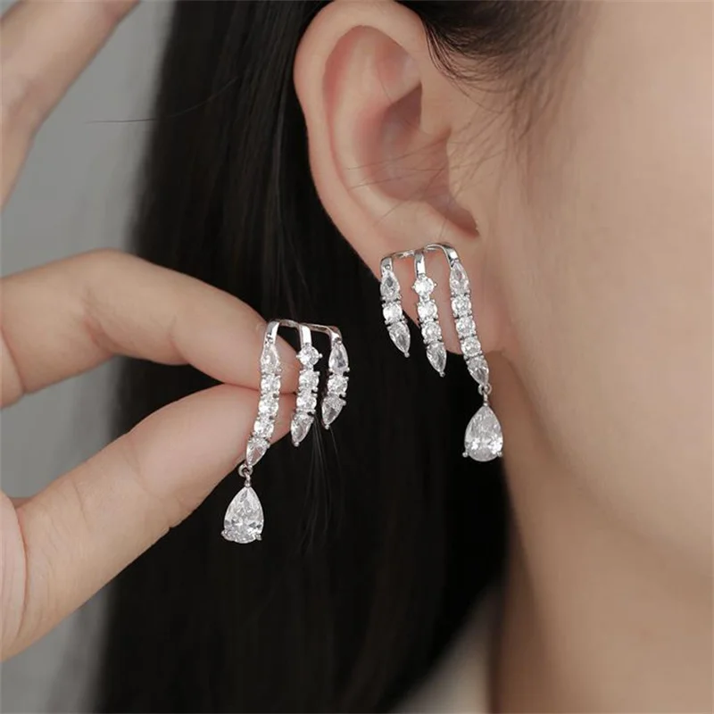 

Женские серьги-гвоздики из серебра 925 пробы с фианитами