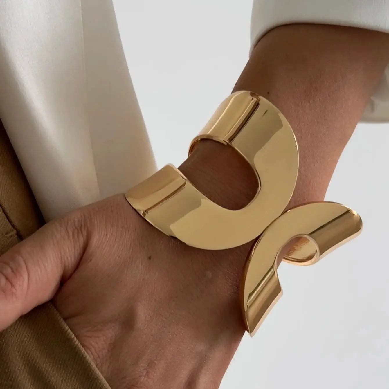 SHIXIN модный дизайн гладкий золотой цвет массивные пружинный браслеты для женщин