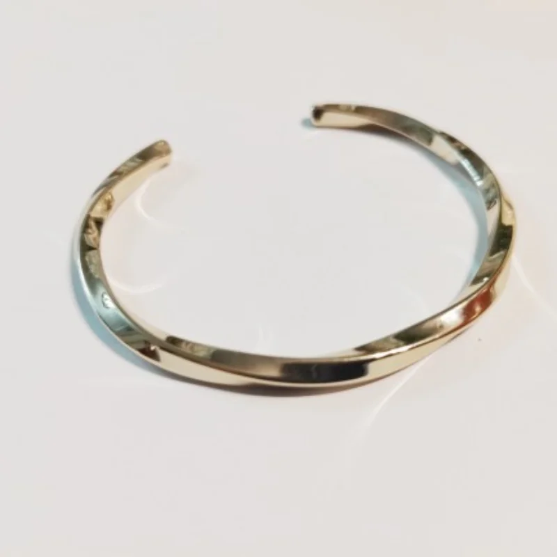 

Полуоткрытый браслет, женские браслеты