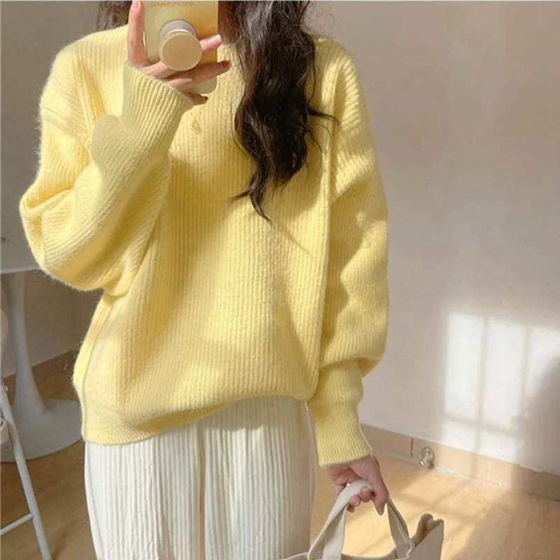 

Casual pullover knitted sweater women's autumn and winter new slim lazy wind wearing sweater tops tide.