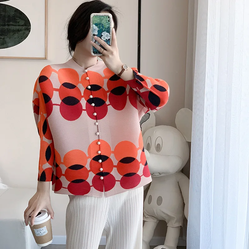 

Woman Polka Dot jackets Miyake Pleated Fashion High Street Single-breasted Bat sleeve Loose Large Size Female Outerwear & Coats