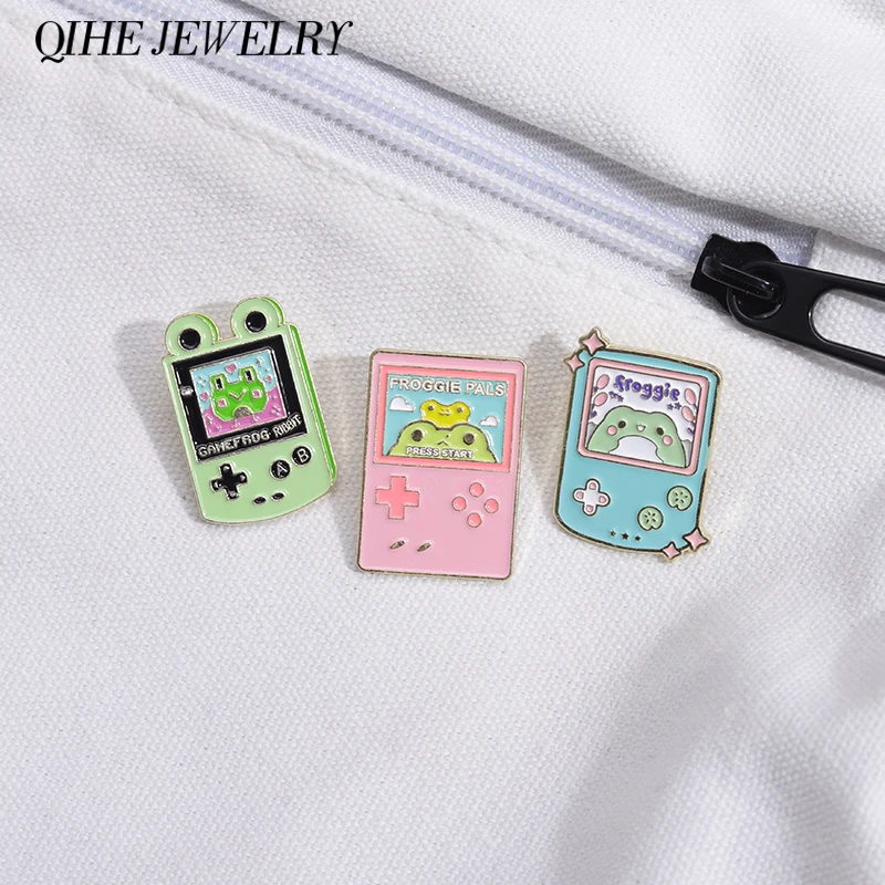

Cartoon Animal Frog Game Machine Enamel Pin Brooch Letter Lapel Chemical Periodic Table Souvenir Backpack Badge Accessories