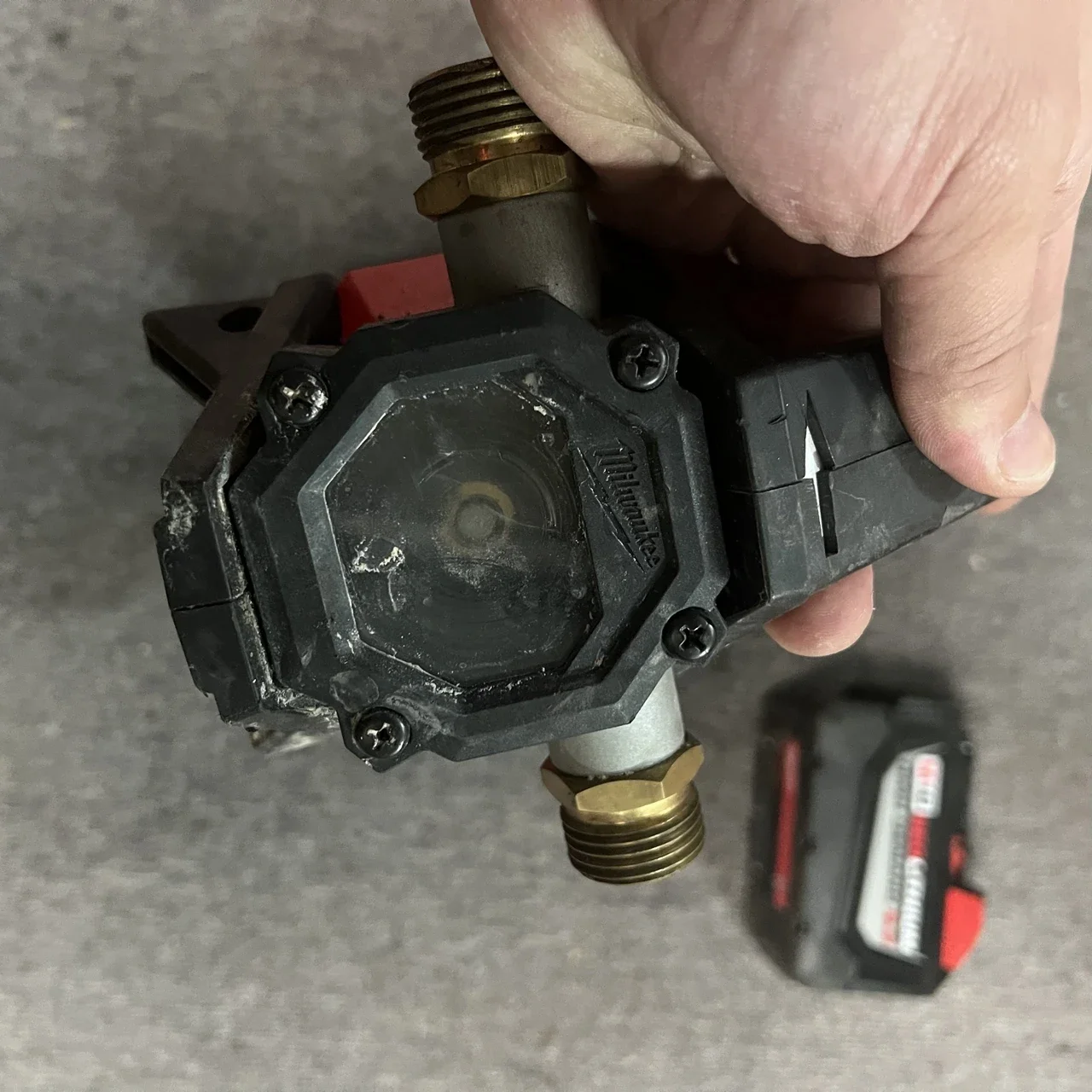 Milwaukee 2771-20 M18 топливо 18 в водяной насос-включая батарею 9.0AH б/у