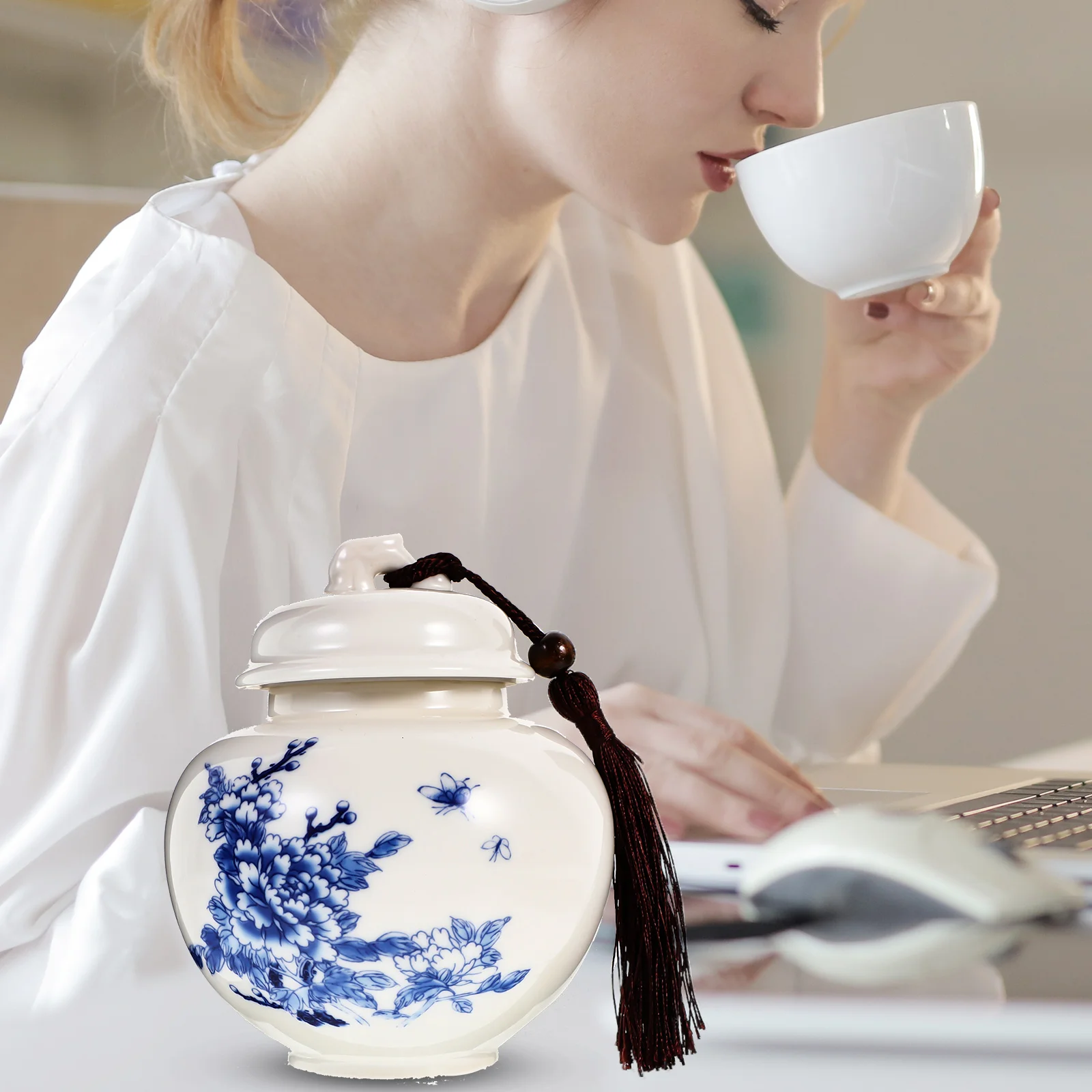 

Blue White Porcelain Tea Storage Jar Coffee Canister Ceramic Containers Sugar Dog Treat Jars Airtight Lid Liquid