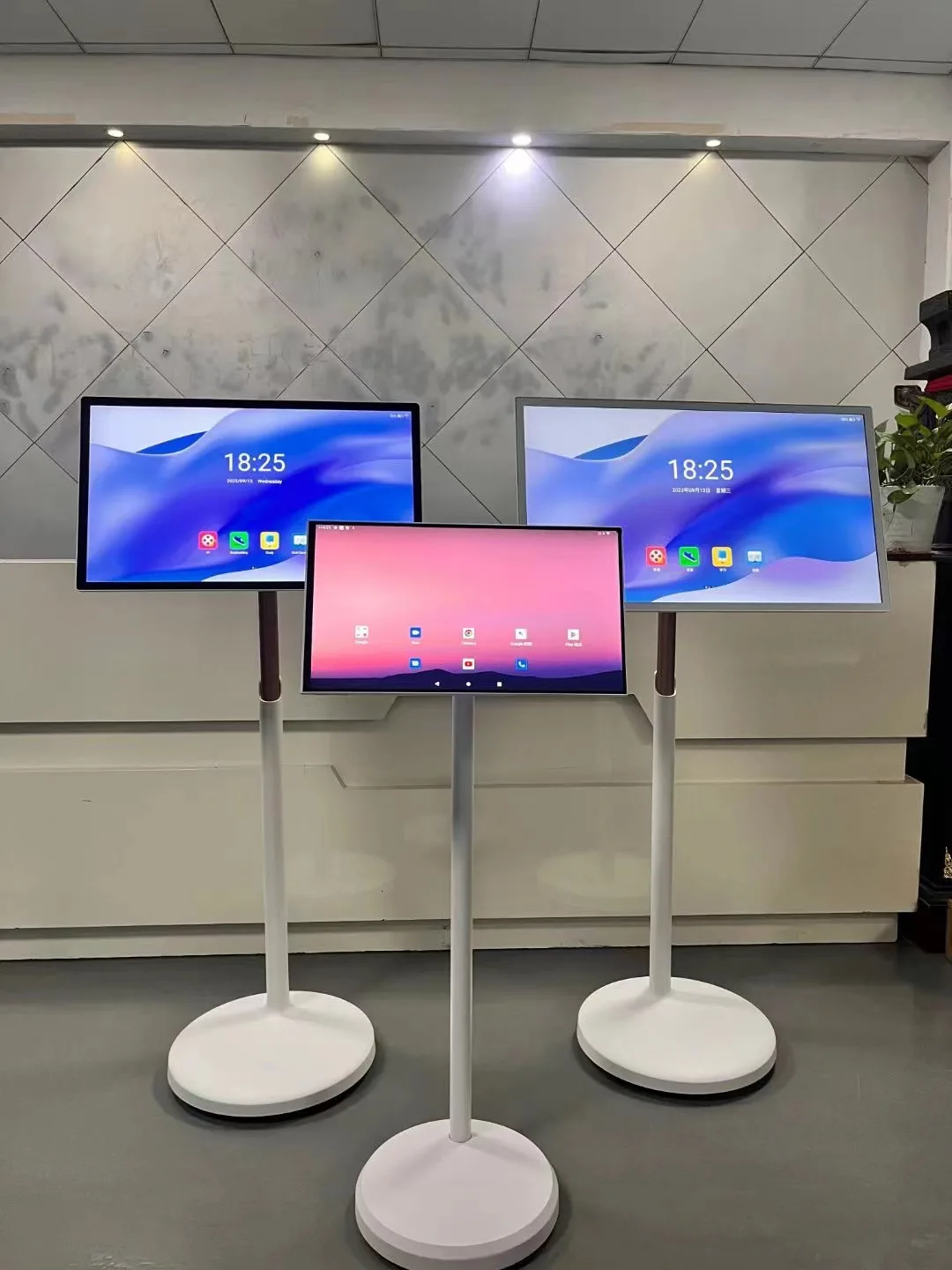 Фото 27-дюймовый портативный монитор 4K Android, 8 + 12 ГБ | Беспроводной экран BT/WiFi, литой | Синхронизация телефона/ПК | HDMI/USB-C | Работа, игровая и потоковая передача №1