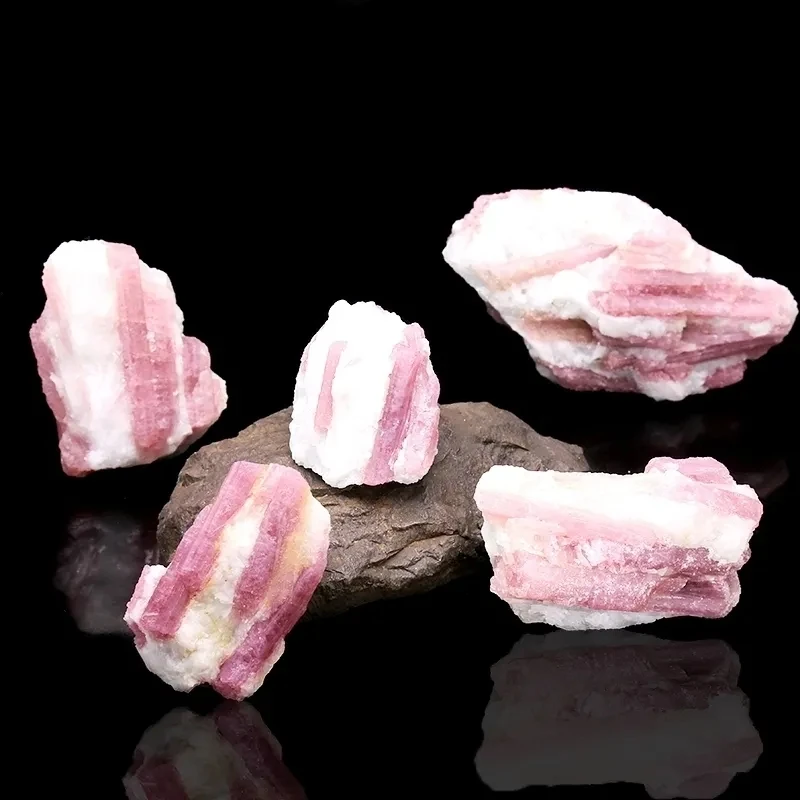 Brazil Red Tourmaline Crystal Natural Stone Mineral Crystal Gem Collection Ornaments Geological Science One Object One Picture