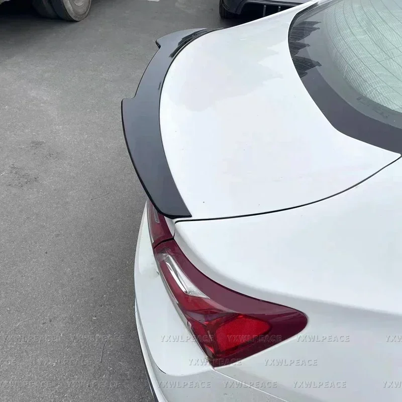 Фото Спойлер в стиле M4 для Chevrolet Malibu XL 2016-2022, ABS-пластик, задний спойлер на багажник, аксессуары для тюнинга кузова №1
