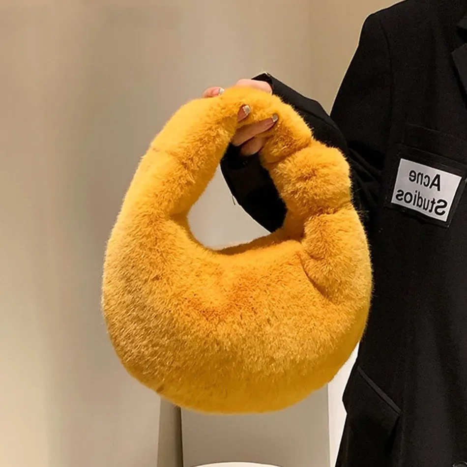 

Fur Women's Small Half Moon Bag Luxury Warm Plush Wrist Bags for Women Fashion Furry Short Handle Clutch Cute Ladies Coin Purses