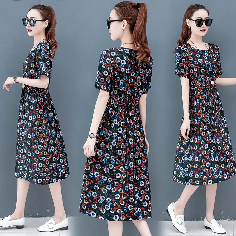 Элегантное женское утягивающее платье средней длины с цветочным принтом на