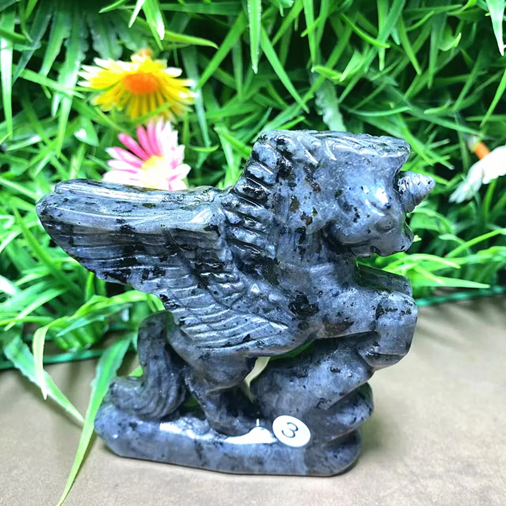 

Резные кристаллы кварца Пегаса ganyi