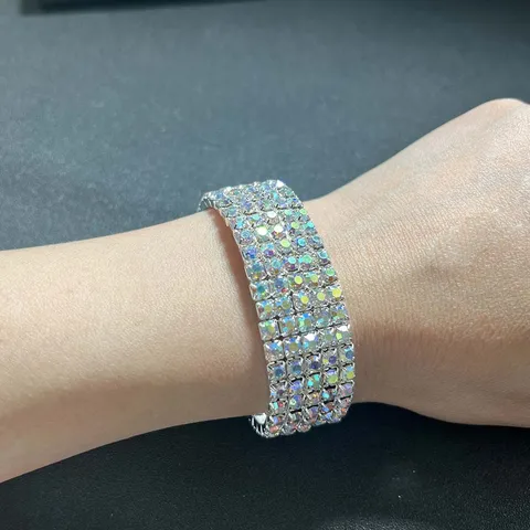 TREAZY Серебряный эластичный браслет с кристаллами