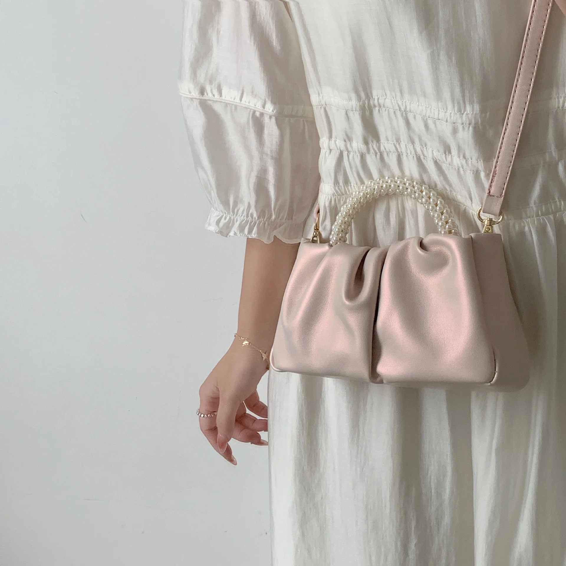 Simulated Pearl Handbag 2023 Women Pleated Cloud Bag Pink White Crossbody Bag Phone Makeup Storage Fashion Sweet Tote Bag