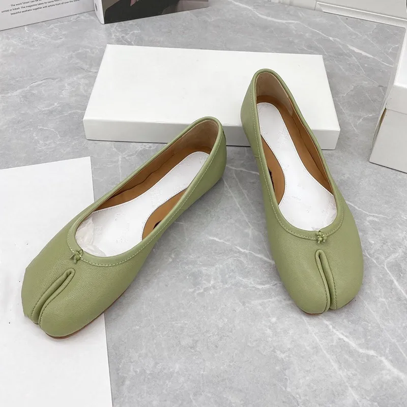 2022 new sheepskin split toe single shoes women's leather flat bottom pig's hoof grandma shoes shallow mouth ballet Lefu shoes