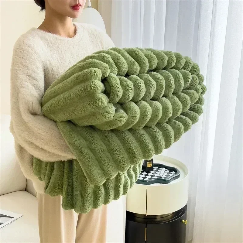 

Теплый плед из микрофибры coral