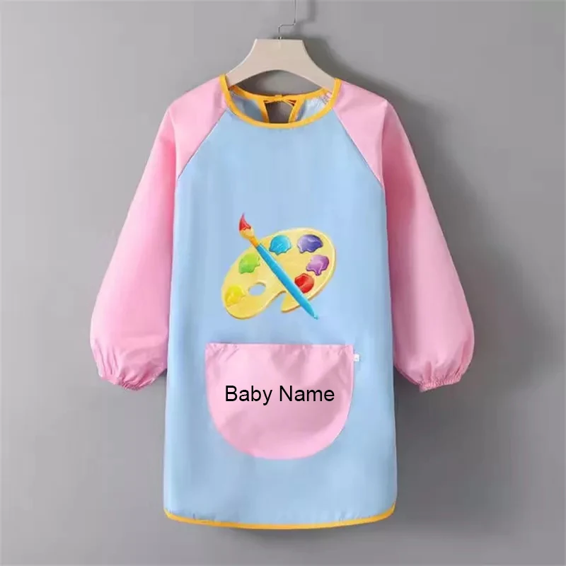 Нагрудник с длинным рукавом и мультипликационным