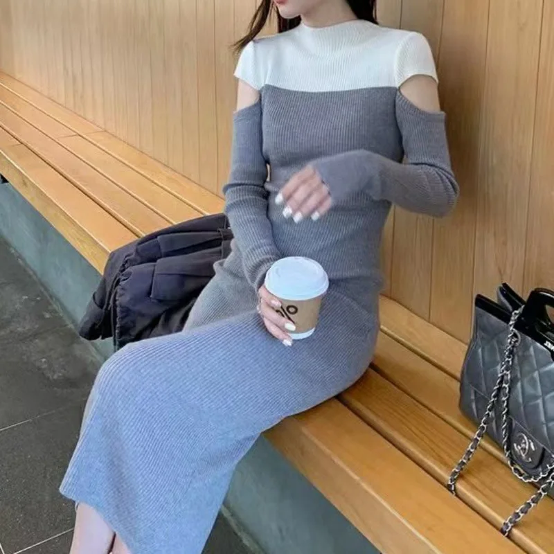 

Женское трикотажное облегающее платье-свитер с круглым вырезом