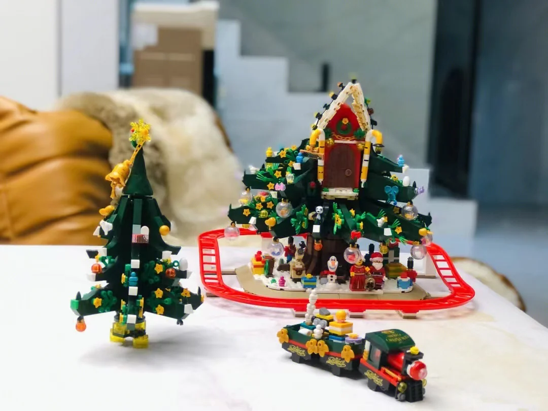 

Christmas Tree House Building Block Brick Toy Santa Claus Set Winter Train Santa Claus Elk Children Christmas Gift