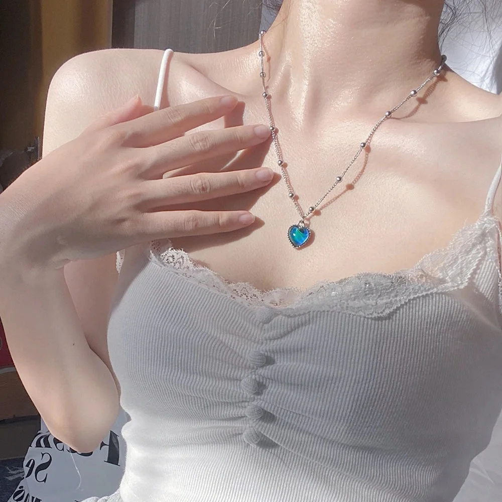 

Color Changing Love Heart Necklace French Metal Love Clavicle Chain Korean Simple Female Short Pendanklace Female Pendant for Wo