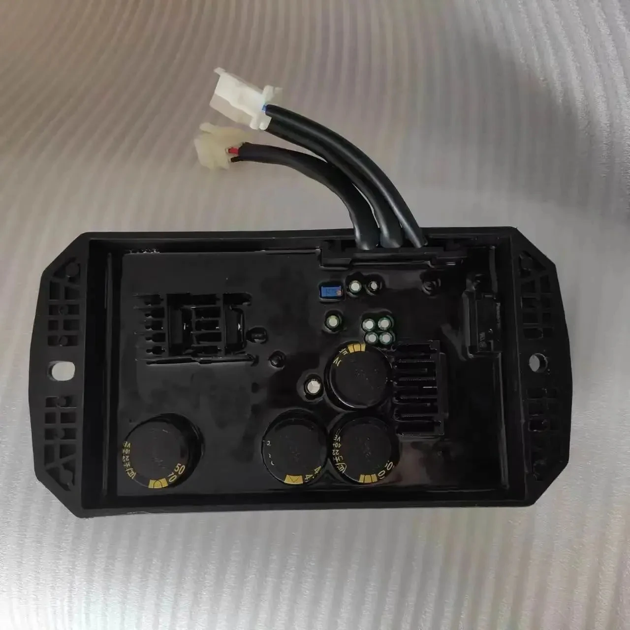 Фото TT93-5 РЕГУЛЯТОР LIHUA AVR ТРИ ВИЛКИ 10-ПРОВОДНЫЙ ТРИФАЗНЫЙ №1