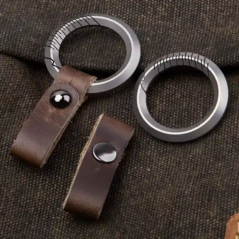 A male key key, a super -light automobile keychain with buckle, a creative gift for open air