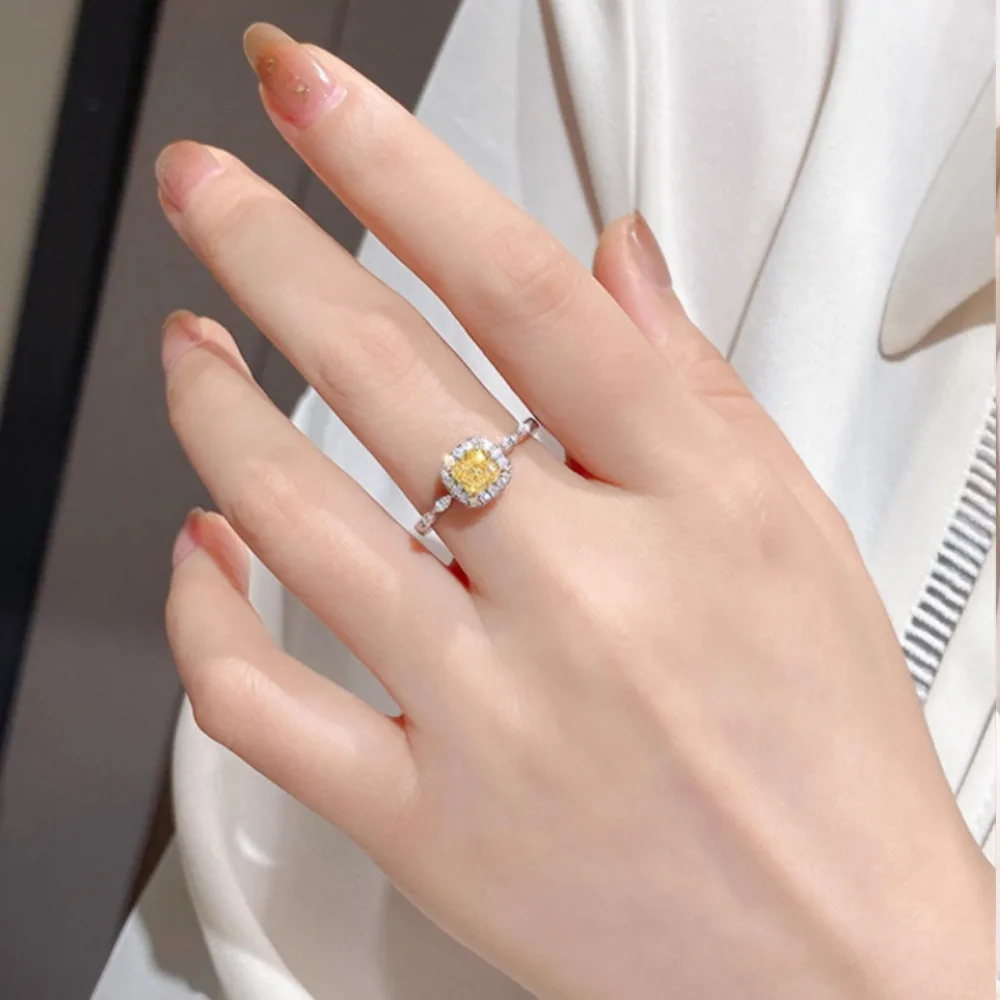 Кольцо женское из серебра 925 пробы с квадратным камнем-талисманом