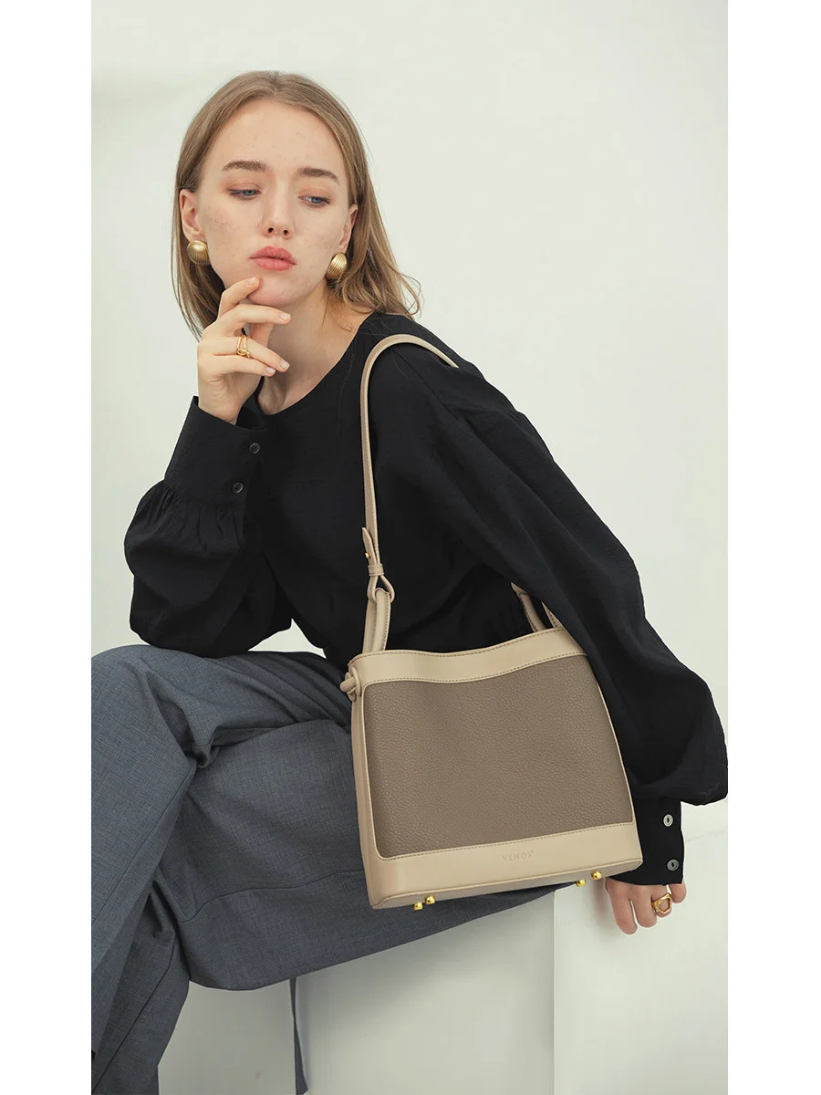Bucket bag 2022 autumn and winter new cross body high sense small crowd one shoulder portable cowhide commuter tote bag female